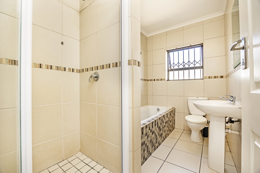 3 Bedroom Property for Sale in Jakarandas Western Cape